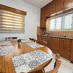 Apartment Makenzy Mermaid 2 Bedroom