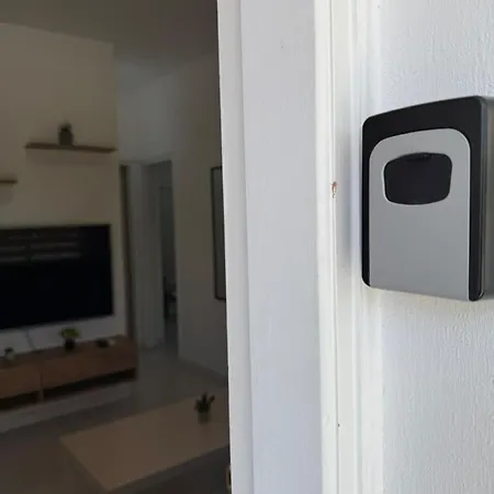 Makenzy Mermaid 2 Bedroom Appartamento Larnaca