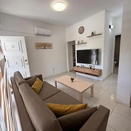 Makenzy Mermaid 2 Bedroom Appartamento Larnaca