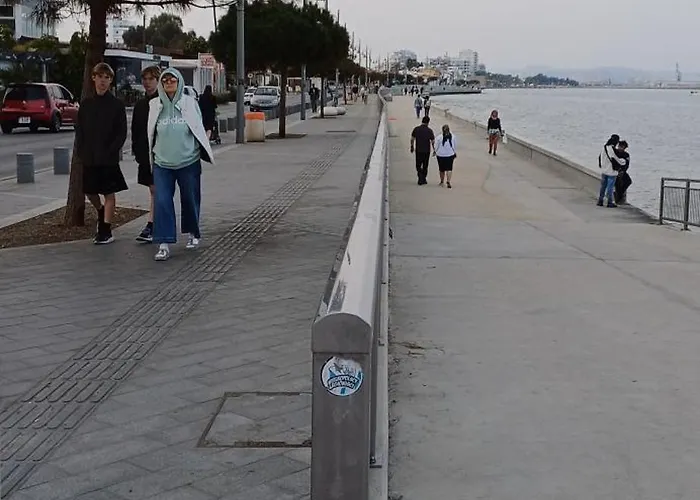 Makenzy Mermaid 2 Bedroom Apartment *