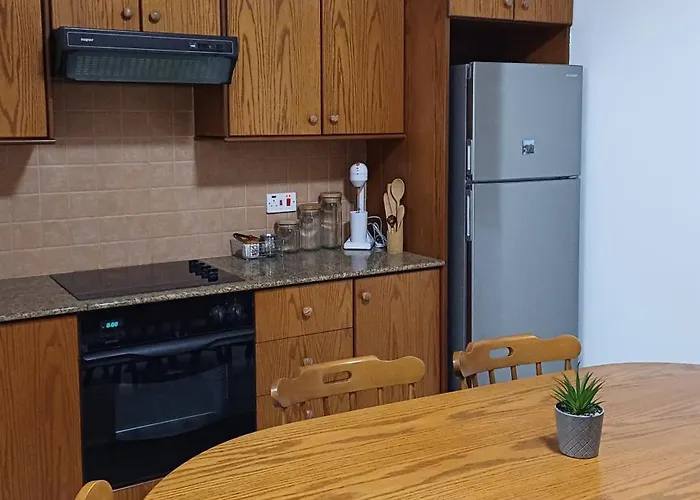 Makenzy Mermaid 2 Bedroom Apartment *