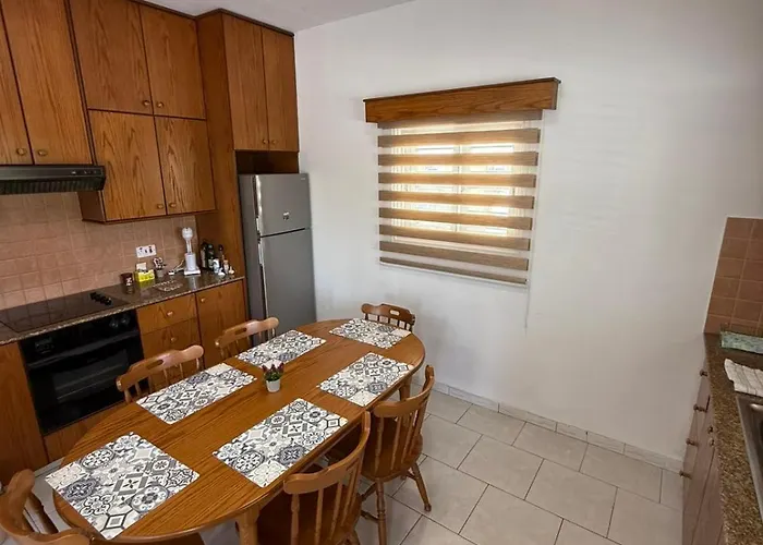 Makenzy Mermaid 2 Bedroom Apartment