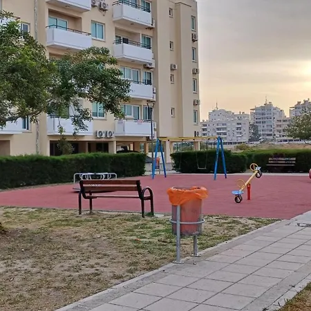 Makenzy Mermaid 2 Bedroom דירה