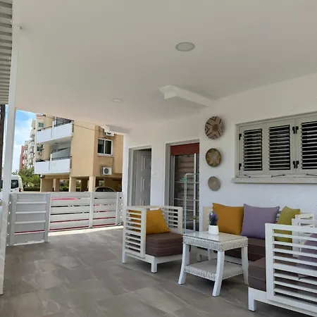 דירה Makenzy Mermaid 2 Bedroom לרנקה