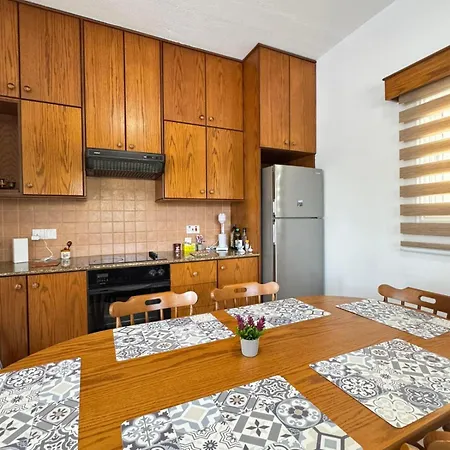 Makenzy Mermaid 2 Bedroom * לרנקה