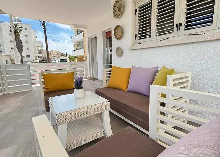 Апартаменты Makenzy Mermaid 2 Bedroom