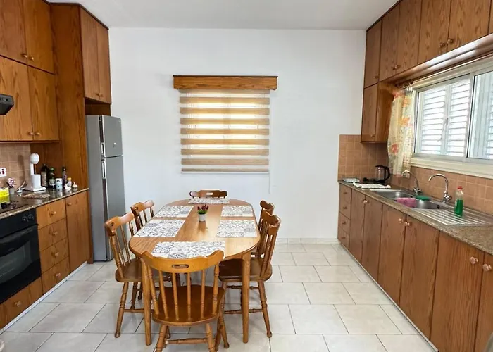 Makenzy Mermaid 2 Bedroom * Ларнака